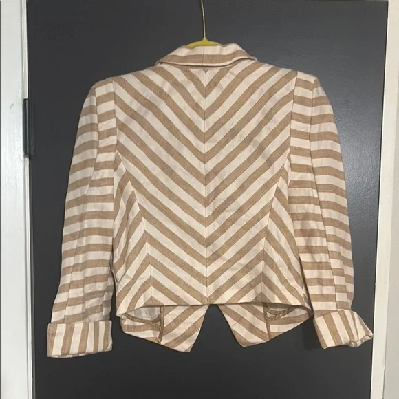 Cream and Tan Chevron Crop Blazer with Tailored Fit - Picture 2 of 7